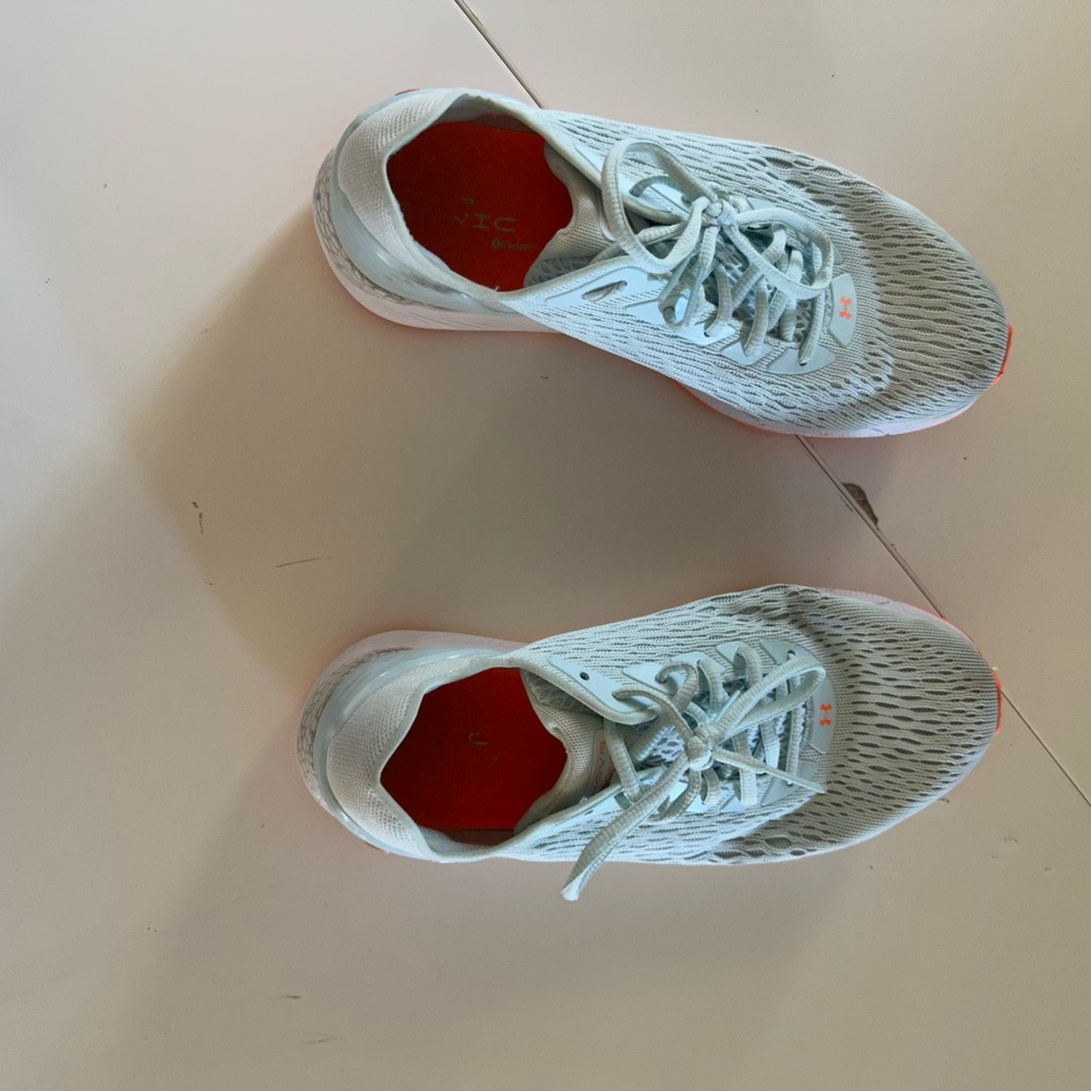 Under armor tennis shoes dose have some marks
